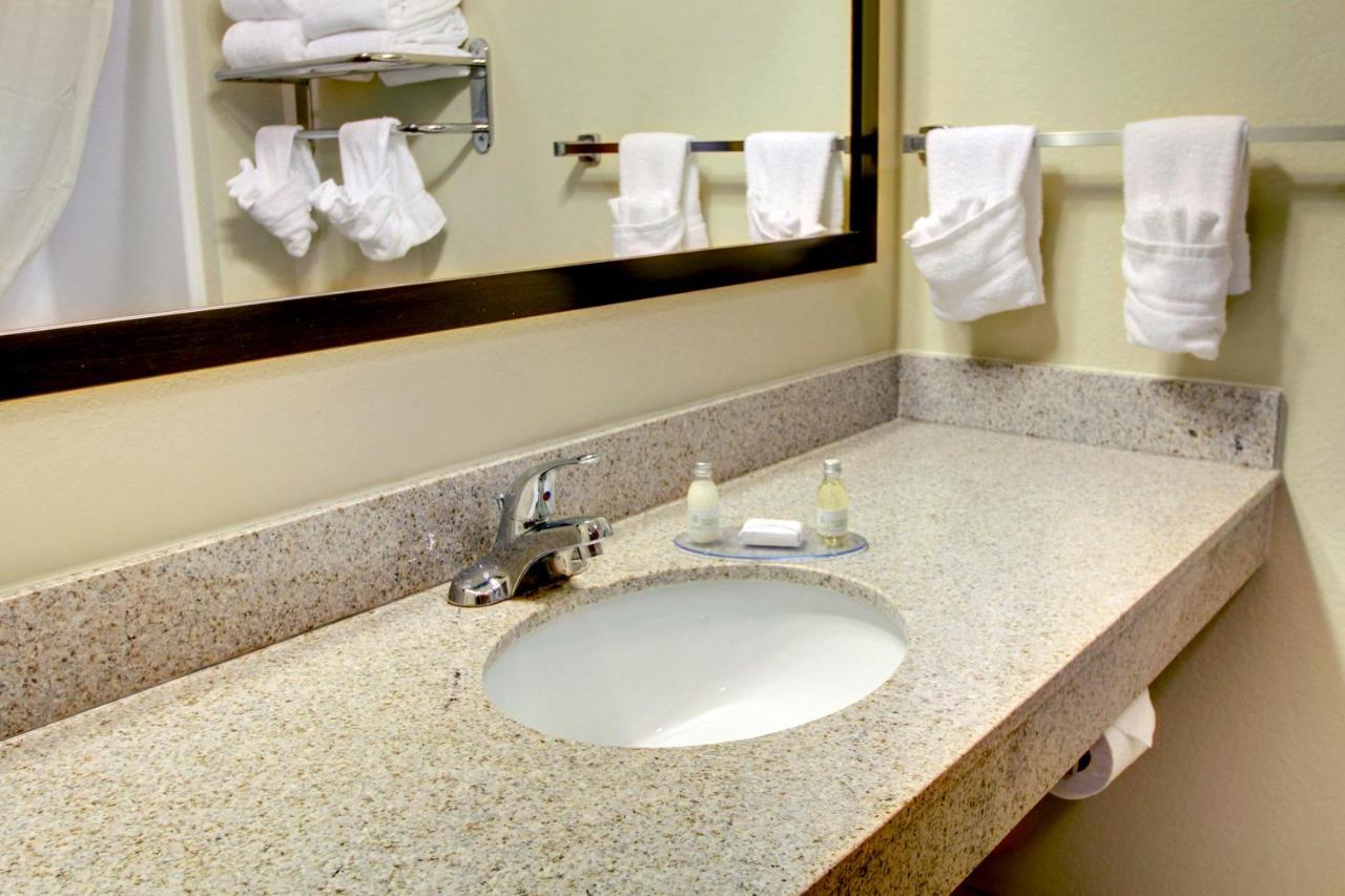 Stanton Inn And Suites Екстер'єр фото