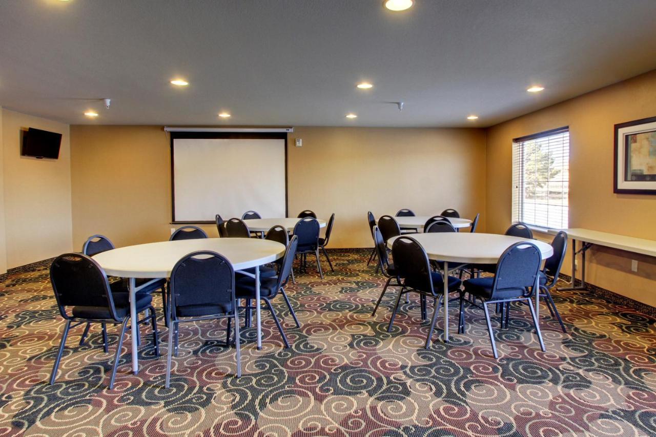 Stanton Inn And Suites Екстер'єр фото
